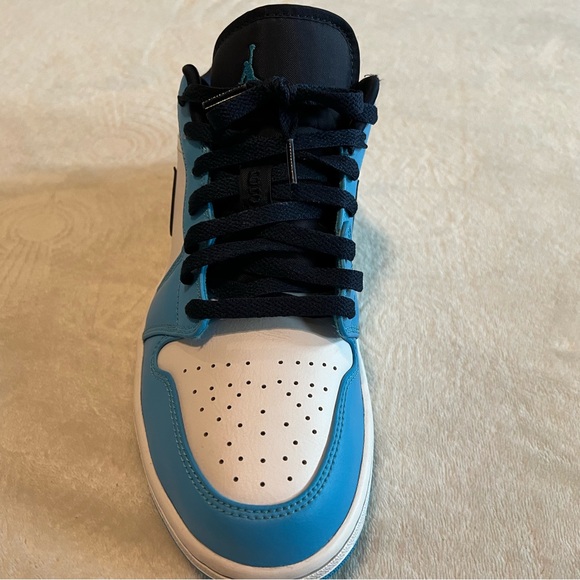 Air Jordan 1 Low UNC 2021 - Picture 4 of 17